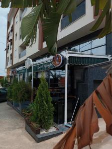 a restaurant with a christmas tree in front of a building at Logement Chic, résidence azaléa - Alger in Draria