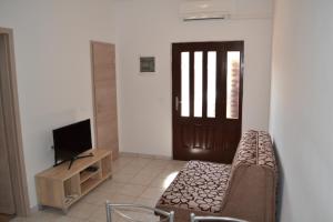 Televízia a/alebo spoločenská miestnosť v ubytovaní Apartment Labin