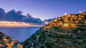 a view of a mountain with the ocean at night at Cà du Nilo in Manarola