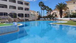 Bazén v ubytovaní Chayofa Paraiso, apartamento Tenerife Sur alebo v jeho blízkosti