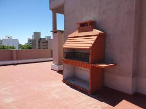 un horno de ladrillo en el lateral de un edificio en Crespo 1548 1piso ascensor cochera en Rosario