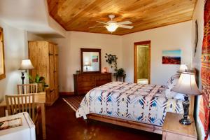 Voodi või voodid majutusasutuse Red Moon Lodge toas