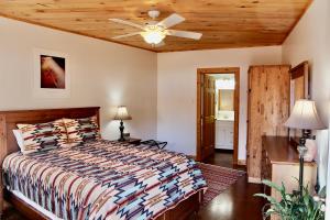 Voodi või voodid majutusasutuse Red Moon Lodge toas