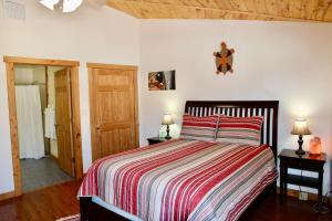 Voodi või voodid majutusasutuse Red Moon Lodge toas