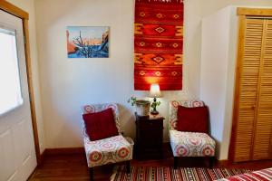 Istumisnurk majutusasutuses Red Moon Lodge