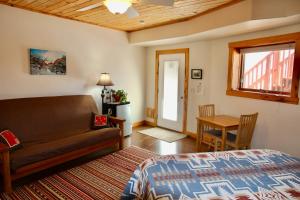 Voodi või voodid majutusasutuse Red Moon Lodge toas