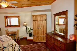 Voodi või voodid majutusasutuse Red Moon Lodge toas