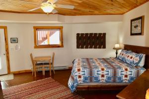 Voodi või voodid majutusasutuse Red Moon Lodge toas
