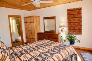 Voodi või voodid majutusasutuse Red Moon Lodge toas