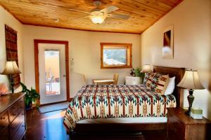 Voodi või voodid majutusasutuse Red Moon Lodge toas