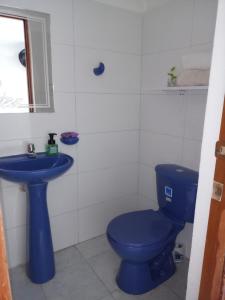 a bathroom with a blue toilet and a sink at Alojamiento San Felipe in Cartagena de Indias