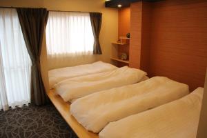 Postel nebo postele na pokoji v ubytování AYA Hotel