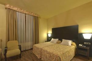 Säng eller sängar i ett rum på Hotel Restaurant Pessets & SPA