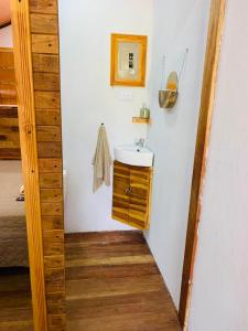 a bathroom with a sink in a room at Cabañas del Bosque in Nandayure