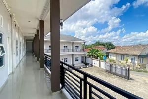 Μπαλκόνι ή βεράντα στο RedDoorz at Jalan HOS Cokroaminoto Jambi
