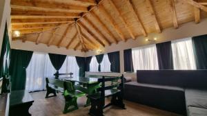 Posezení v ubytování Luxury private villa complex with pool and jacuzzi
