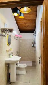 Ένα μπάνιο στο A Luxury Duplex in Dili City, Timor-Leste