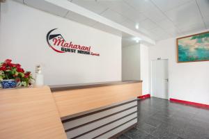 a waiting room with a sign on the wall at RedDoorz Syariah near Tugu Juang Jambi 3 in Jambi