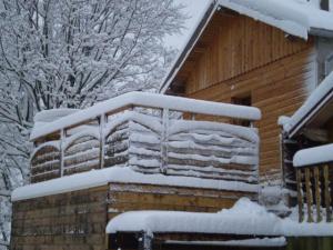 Ancienne chapelle aménagée en gîte indépendant avec terrasse et cheminée - FR-1-589-463 v zime