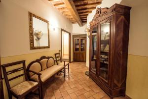 a living room with two chairs and a cabinet at Corte Dell' Oca in Subbiano