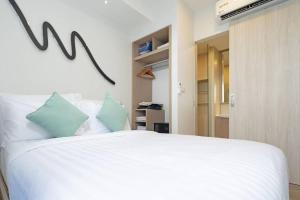 Postel nebo postele na pokoji v ubytování SkyPark, Bangtao , Two Bedrooms Apartment