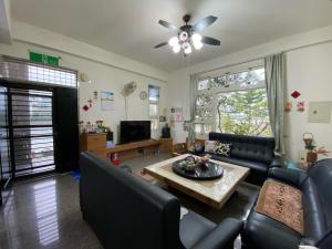 TV a/nebo společenská místnost v ubytování 豐綠民宿 Yilan Fenglu Homestay