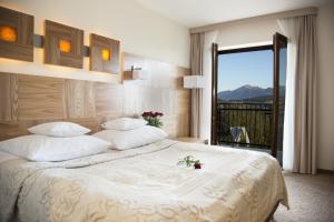 Postel nebo postele na pokoji v ubytování Hotel Zbójnicówka