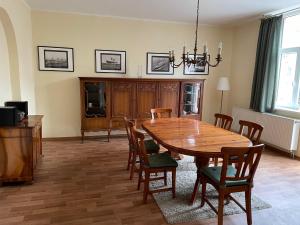 Fotografie z fotogalerie ubytování Schiller Apartments Fabrikantenwohnung v destinaci Sebnitz