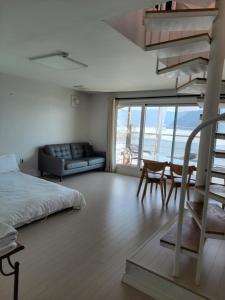 Interlaken Stay客房内的一张或多张床位
