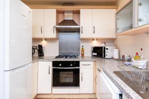 Billede fra billedgalleriet på 4 Bedroom Townhouse in Stirling i Stirling + 31 billeder