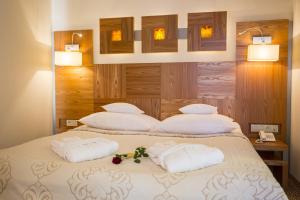 Postel nebo postele na pokoji v ubytování Hotel Zbójnicówka