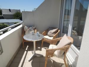 Balkón alebo terasa v ubytovaní Joli appartement avec wifi sur le port de Dahouet