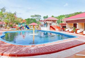 a swimming pool with a fountain in a playground at RedDoorz @ Sundance Mountain Resort Tampilisan in Zamboanga