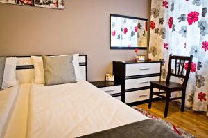 A bed or beds in a room at Sunflower Apartment City Center