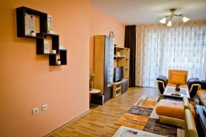 A seating area at Sunflower Apartment City Center