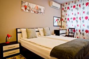 A bed or beds in a room at Sunflower Apartment City Center