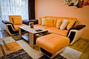 A seating area at Sunflower Apartment City Center