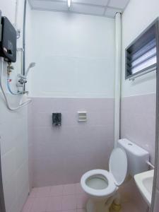 Venice Guest Hostel - Bilik Sahaja的一间浴室