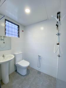 Venice Guest Hostel - Bilik Sahaja的一间浴室