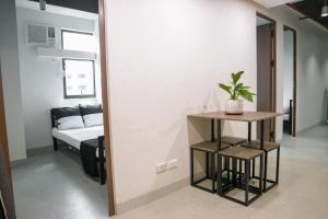 Un pat sau paturi într-o cameră la The Grid Co-Living Managed by HII