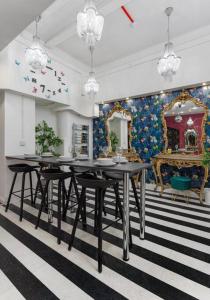 Fotografie z fotogalerie ubytování Luxury Mirror Party Pad with 4 Bedrooms! v destinaci Liverpool + 31 fotografií