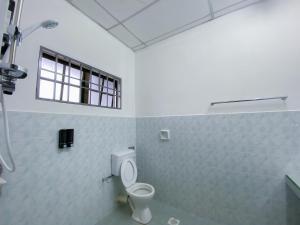 Venice Guest Hostel - Bilik Sahaja的一间浴室