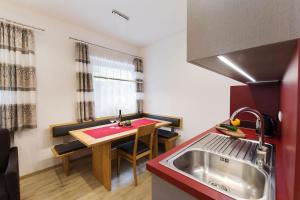 Kuchyň nebo kuchyňský kout v ubytování Appartement Riederhof