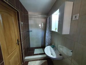 Kúpeľňa v ubytovaní Réteskert vendégház és apartman