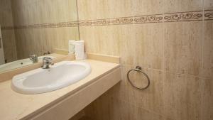 A bathroom at Marina Duquesa 951