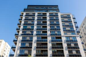 Fotografia z galérie ubytovania Business Apartment Wola with Parking Place by Noclegi Renters vo Varšave