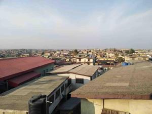 Blick auf die Stadt von den Dächern der Gebäude in der Unterkunft ARO APARTMENTS: (College Road) in Lagos