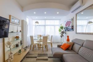 Χώρος καθιστικού στο Luminoso appartamento con terrazzo a La Storta