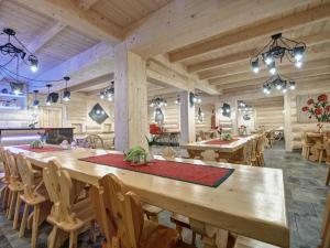 Reštaurácia alebo iné gastronomické zariadenie v ubytovaní Willa u Jadzi