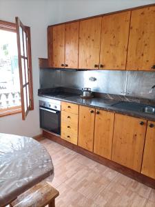 A kitchen or kitchenette at Chalet Juana La Concha Valle de Agaete